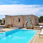 Con Giardino E Piscina Privata 45 *