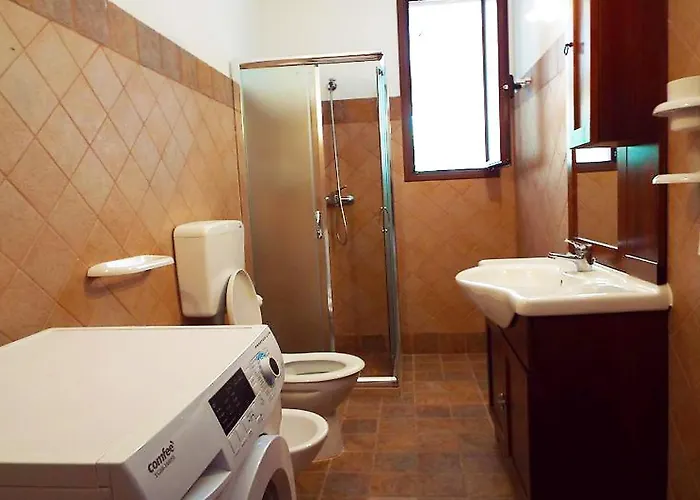 Con Giardino E Piscina Privata 45 *